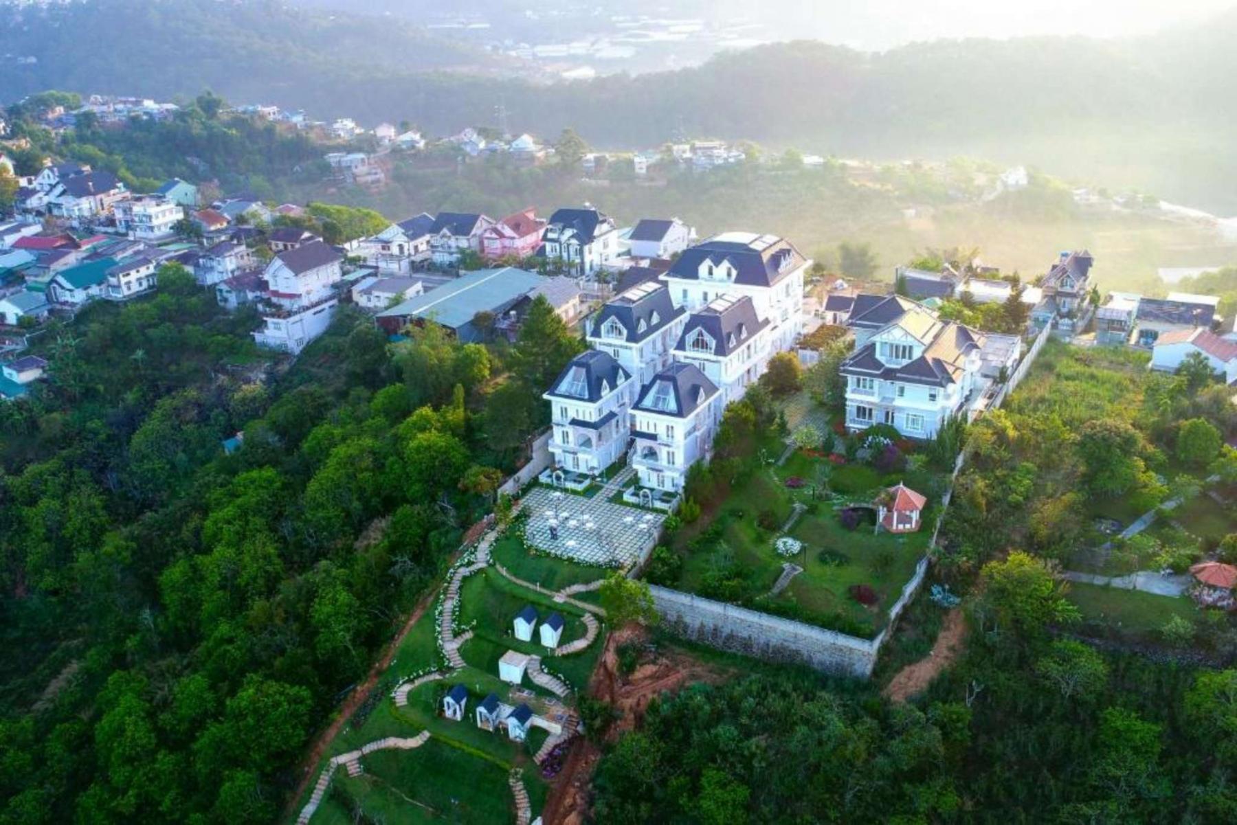 Toàn cảnh Dalat De Charme Village